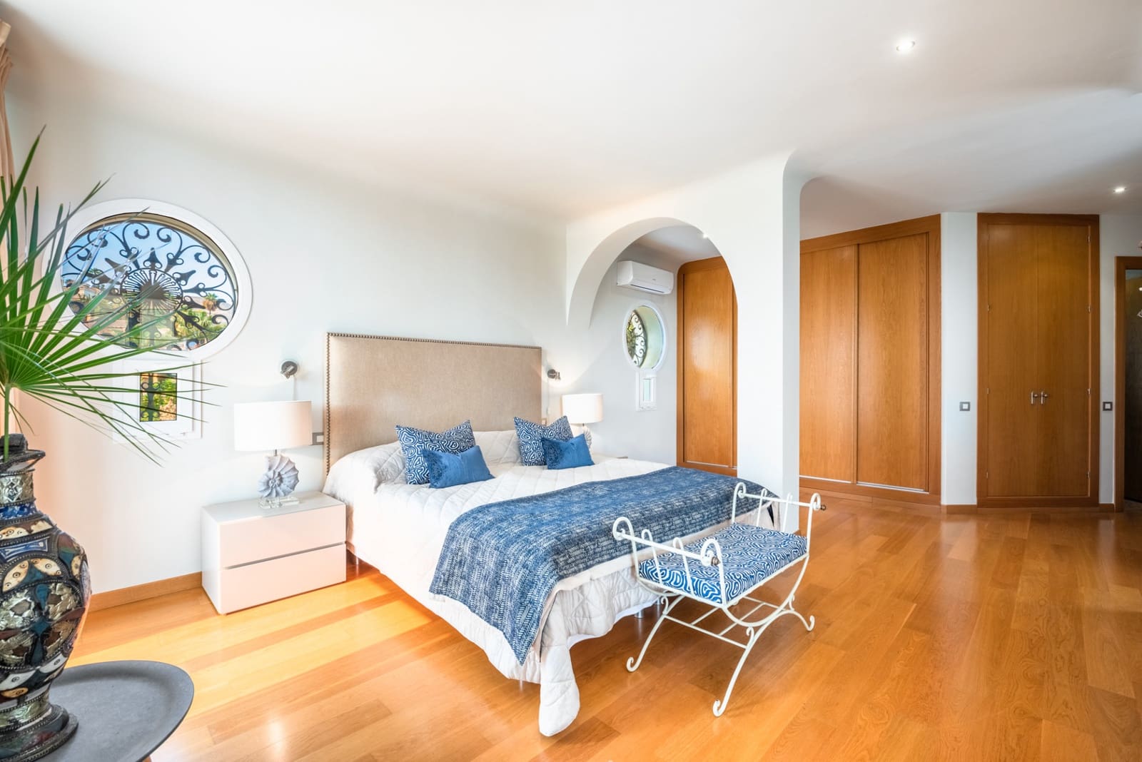 4 soveværelse Villa til salg i Nueva Andalucia med swimmingpool garage - € 3.950.000 (Ref: 8085106)