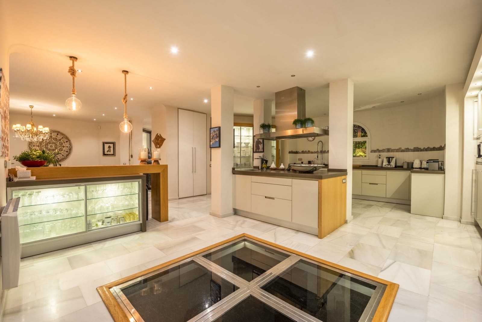 4 soveværelse Villa til salg i Nueva Andalucia med swimmingpool garage - € 3.950.000 (Ref: 8085106)