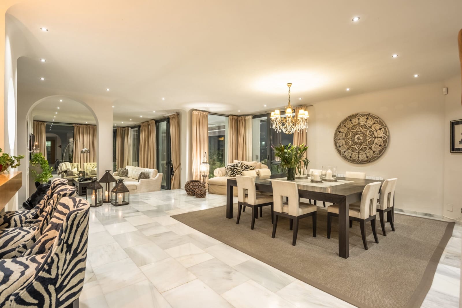 4 soveværelse Villa til salg i Nueva Andalucia med swimmingpool garage - € 3.950.000 (Ref: 8085106)