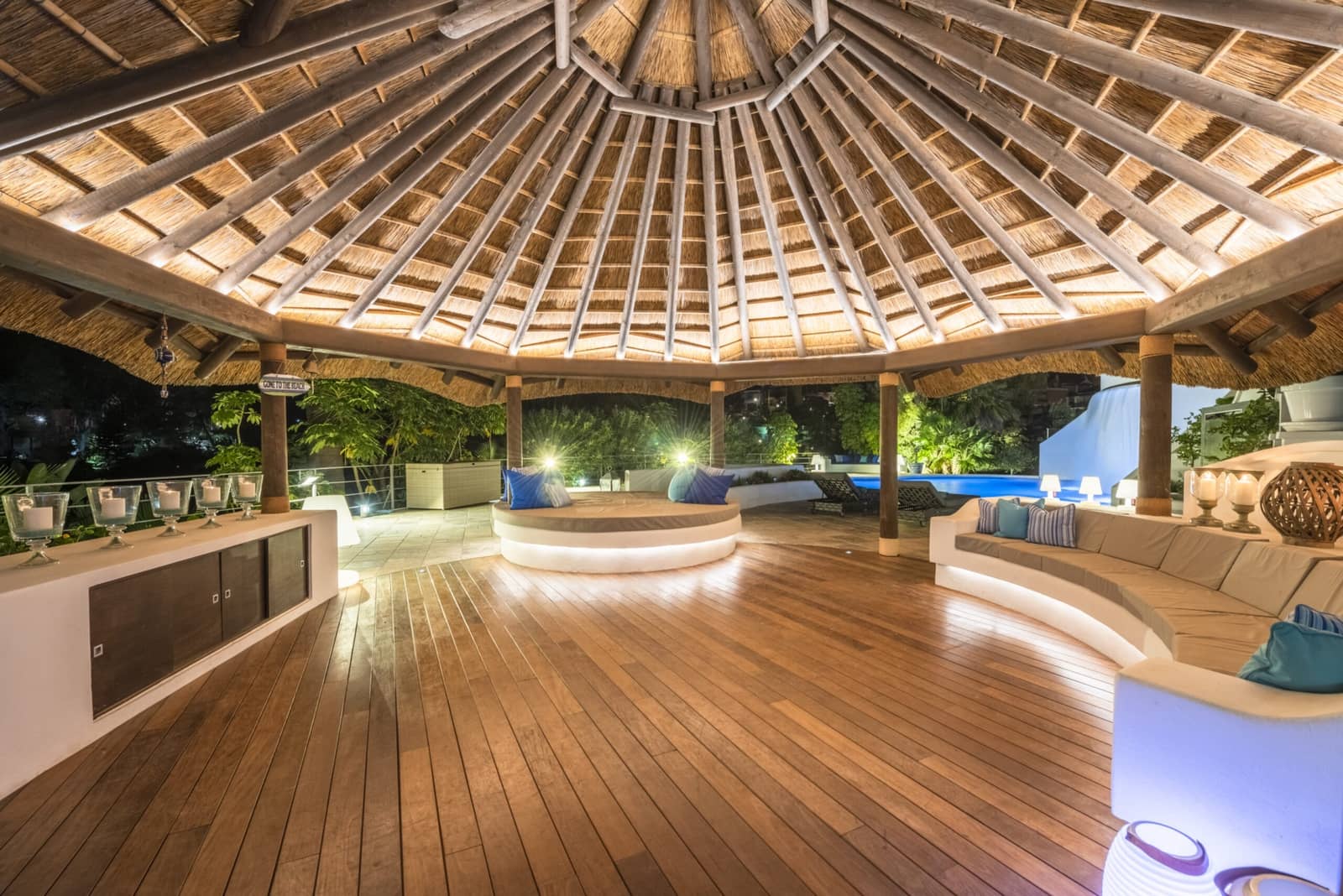 4 soveværelse Villa til salg i Nueva Andalucia med swimmingpool garage - € 3.950.000 (Ref: 8085106)