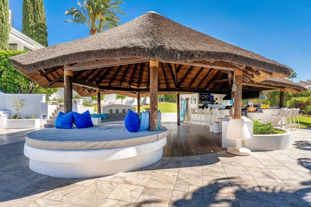 4 sypialnia Willa na sprzedaż w Nueva Andalucía Centro, Marbella z basenem garażem - 3 950 000 € (Ref: 8085106)