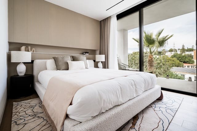 5 chambre Villa/Maison à vendre à Puerto Banus, Marbella avec piscine garage - 1 890 000 € (Ref: 8103948)