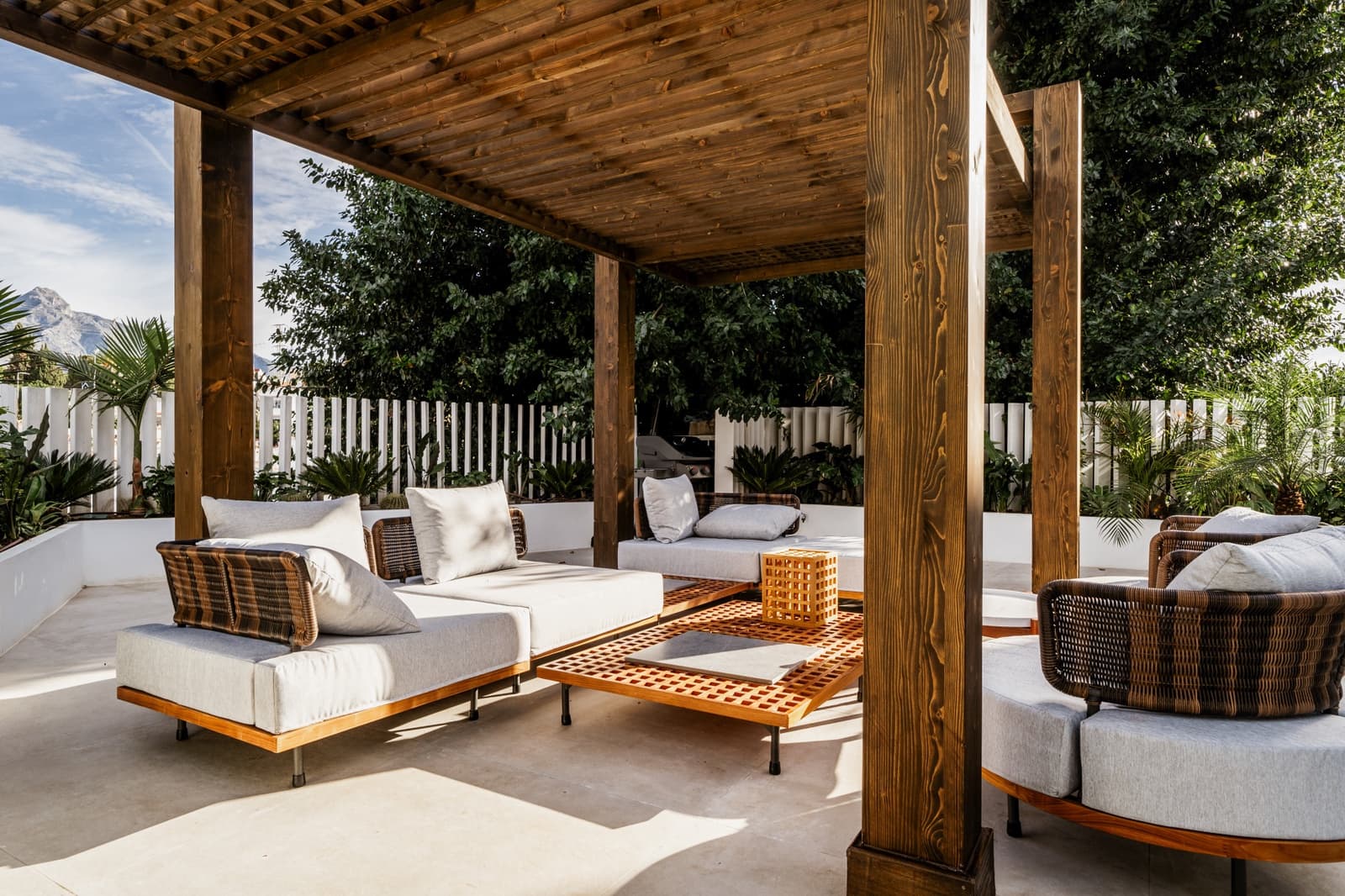 5 chambre Villa/Maison à vendre à Puerto Banus avec piscine garage - 1 890 000 € (Ref: 8103948)