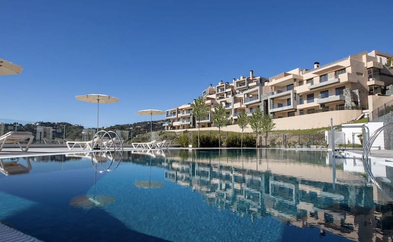 4 sypialnia Apartament na sprzedaż w Marbella z basenem garażem - 1 600 000 € (Ref: 8112634)