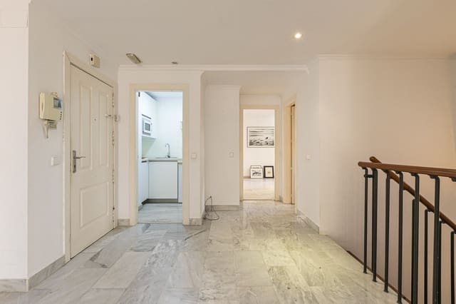 3 bedroom Apartment for sale in Nueva Andalucía Centro, Marbella with pool garage - € 445,000 (Ref: 8114418)