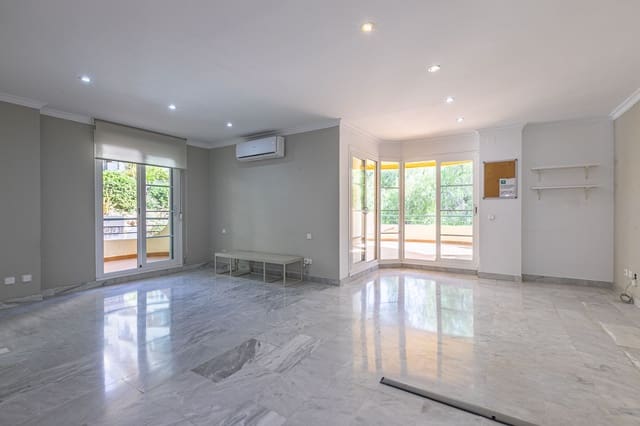 3 bedroom Apartment for sale in Nueva Andalucía Centro, Marbella with pool garage - € 445,000 (Ref: 8114418)