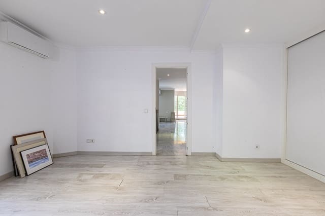 3 bedroom Apartment for sale in Nueva Andalucía Centro, Marbella with pool garage - € 445,000 (Ref: 8114418)