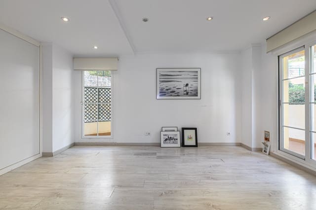 3 slaapkamer Appartement te koop in Nueva Andalucía Centro, Marbella met zwembad garage - € 445.000 (Ref: 8114418)