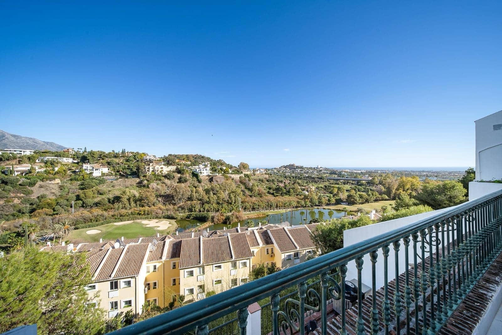 3 bedroom Apartment for sale in Benahavis with pool garage - € 695,000 (Ref: 8187862)