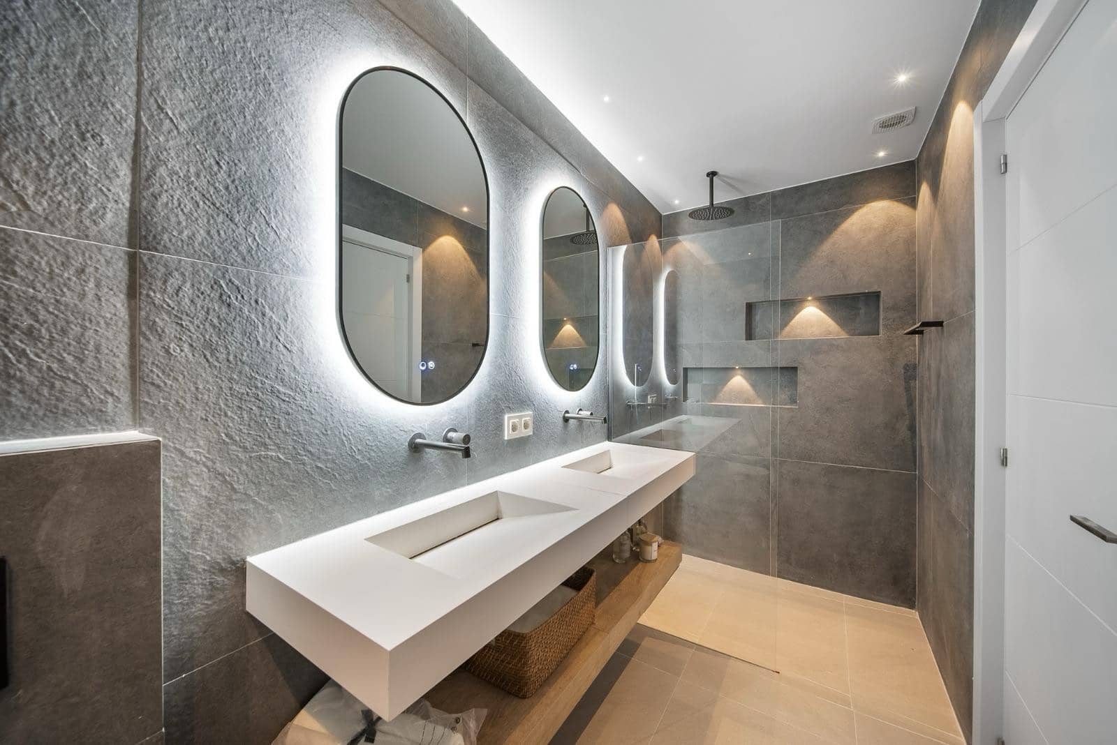 3 bedroom Apartment for sale in Benahavis with pool garage - € 695,000 (Ref: 8187862)