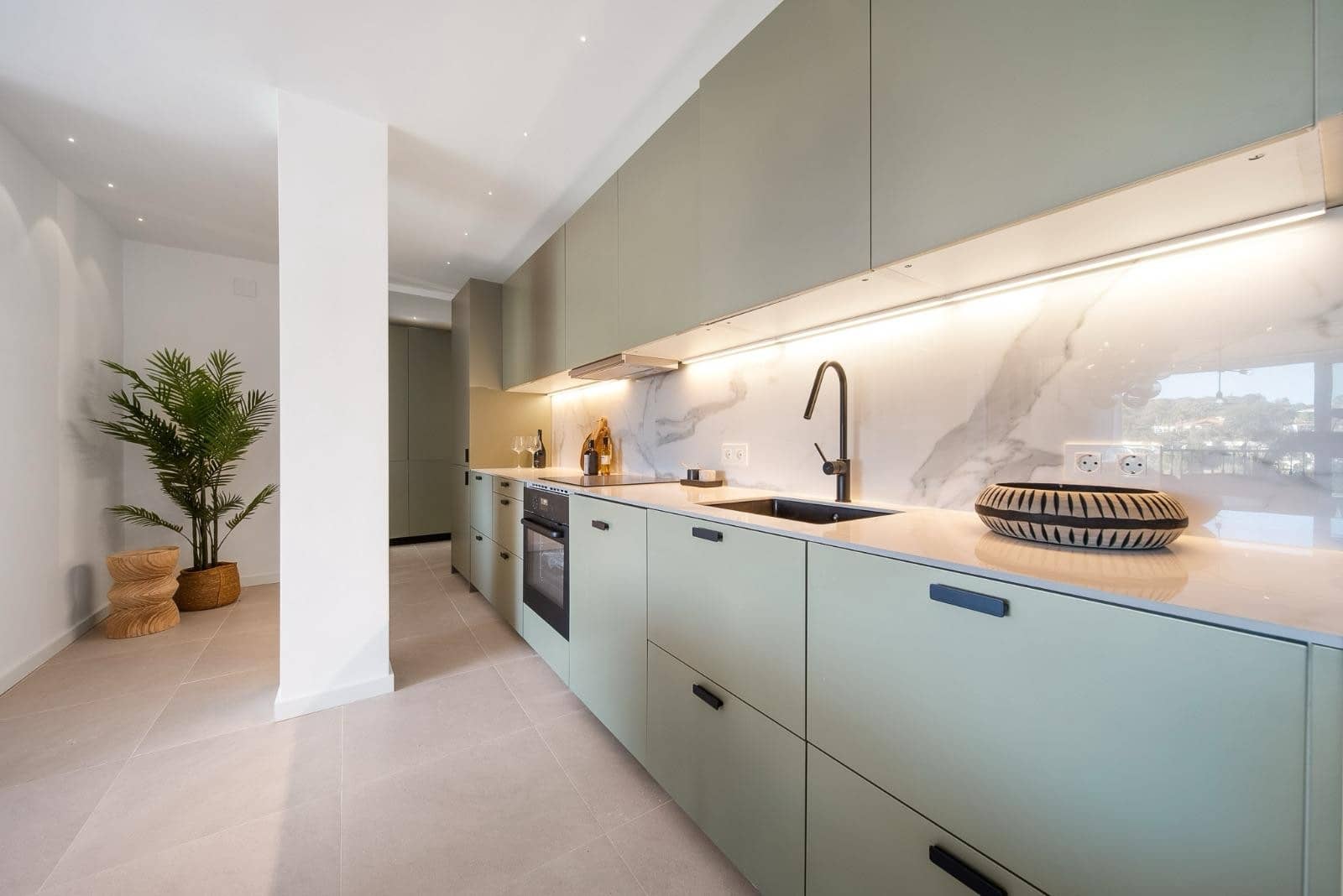 3 bedroom Apartment for sale in Benahavis with pool garage - € 695,000 (Ref: 8187862)