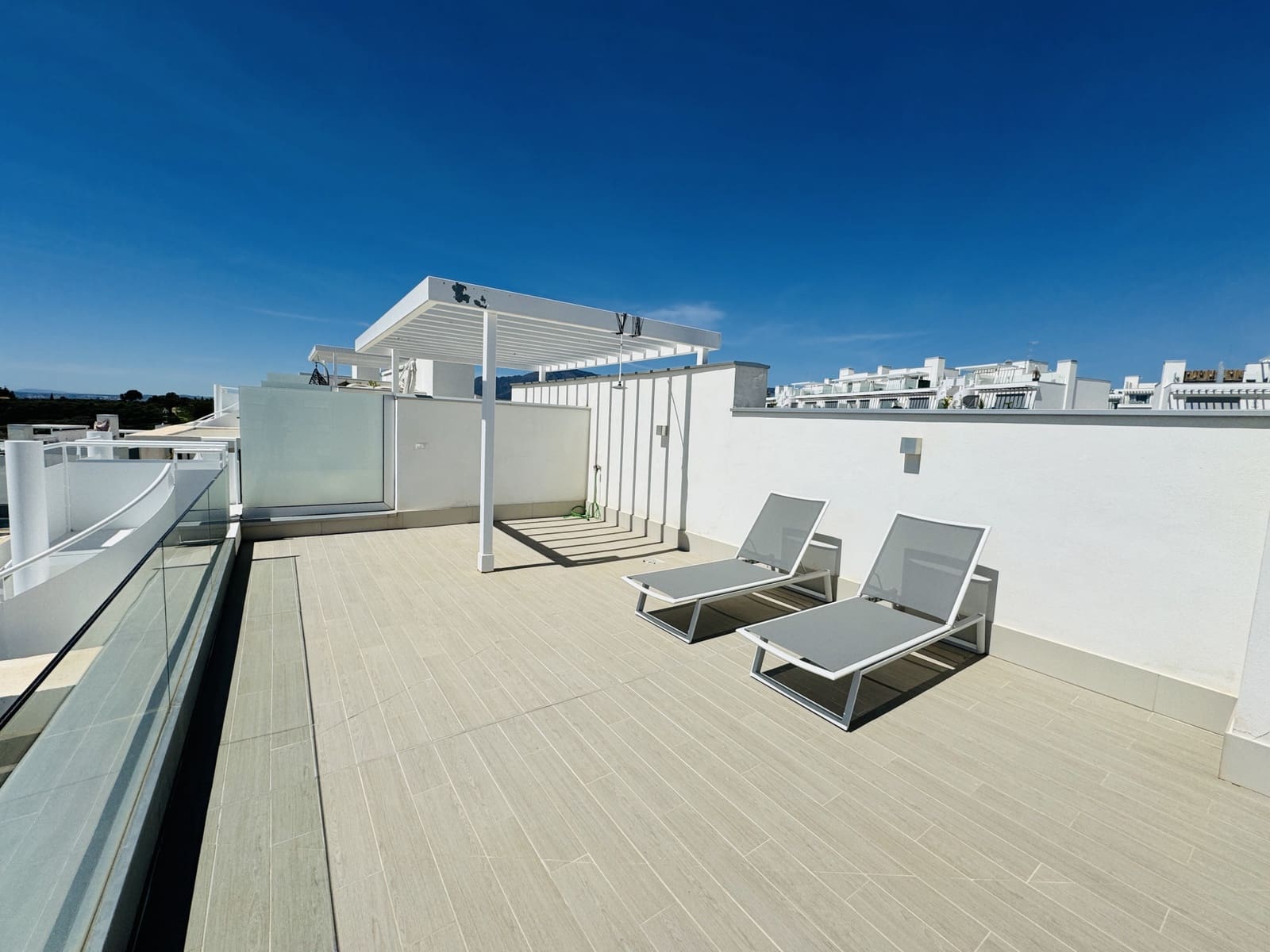 Ático de 2 habitaciones en Marbella en venta con piscina garaje - 450.000 € (Ref: 8216054)