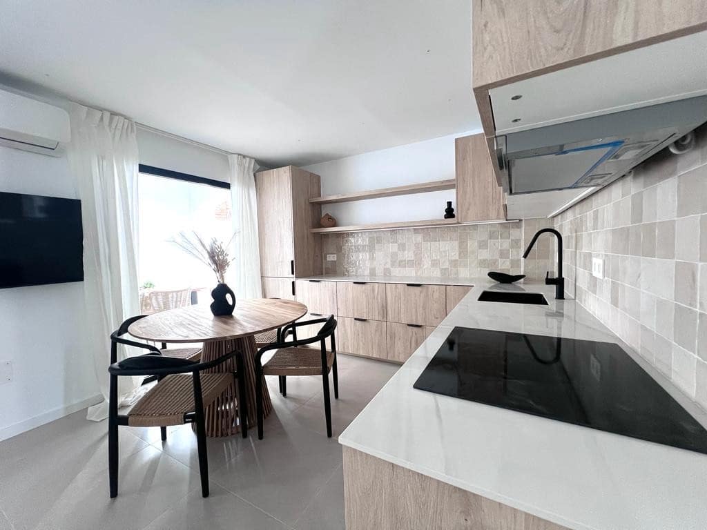 3 bedroom Apartment for sale in Nueva Andalucia with pool garage - € 595,000 (Ref: 8327583)