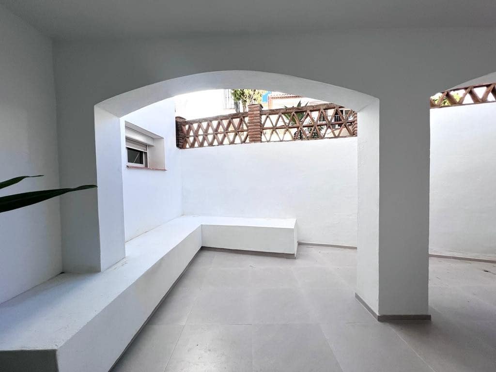 3 bedroom Apartment for sale in Nueva Andalucia with pool garage - € 595,000 (Ref: 8327583)