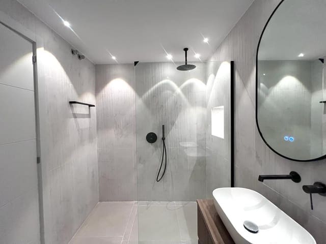 3 soveværelse Lejlighed til salg i Nueva Andalucía Centro, Marbella med swimmingpool garage - € 595.000 (Ref: 8327583)