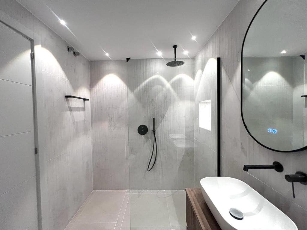 3 soveværelse Lejlighed til salg i Nueva Andalucia med swimmingpool garage - € 649.000 (Ref: 8327583)