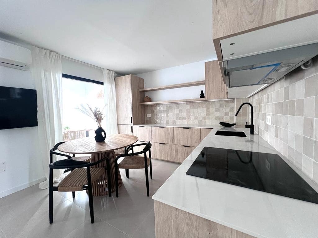 3 soveværelse Lejlighed til salg i Nueva Andalucia med swimmingpool garage - € 649.000 (Ref: 8327583)