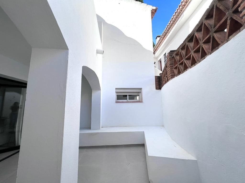 3 soveværelse Lejlighed til salg i Nueva Andalucia med swimmingpool garage - € 649.000 (Ref: 8327583)