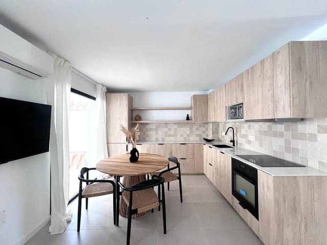 3 soveværelse Lejlighed til salg i Nueva Andalucía Centro, Marbella med swimmingpool garage - € 649.000 (Ref: 8327583)