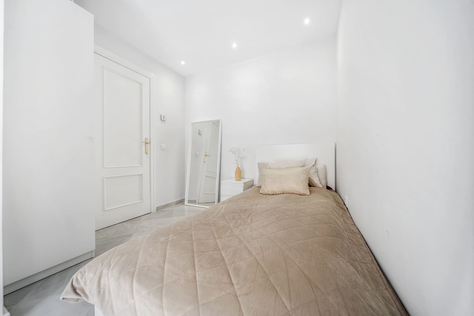 3 soveværelse Byhus til salg i Nueva Andalucia med swimmingpool garage - € 675.000 (Ref: 8339618)