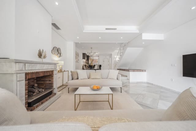 3 soveværelse Byhus til salg i La Dama de Noche - La Alzambra, Marbella med swimmingpool garage - € 675.000 (Ref: 8339618)