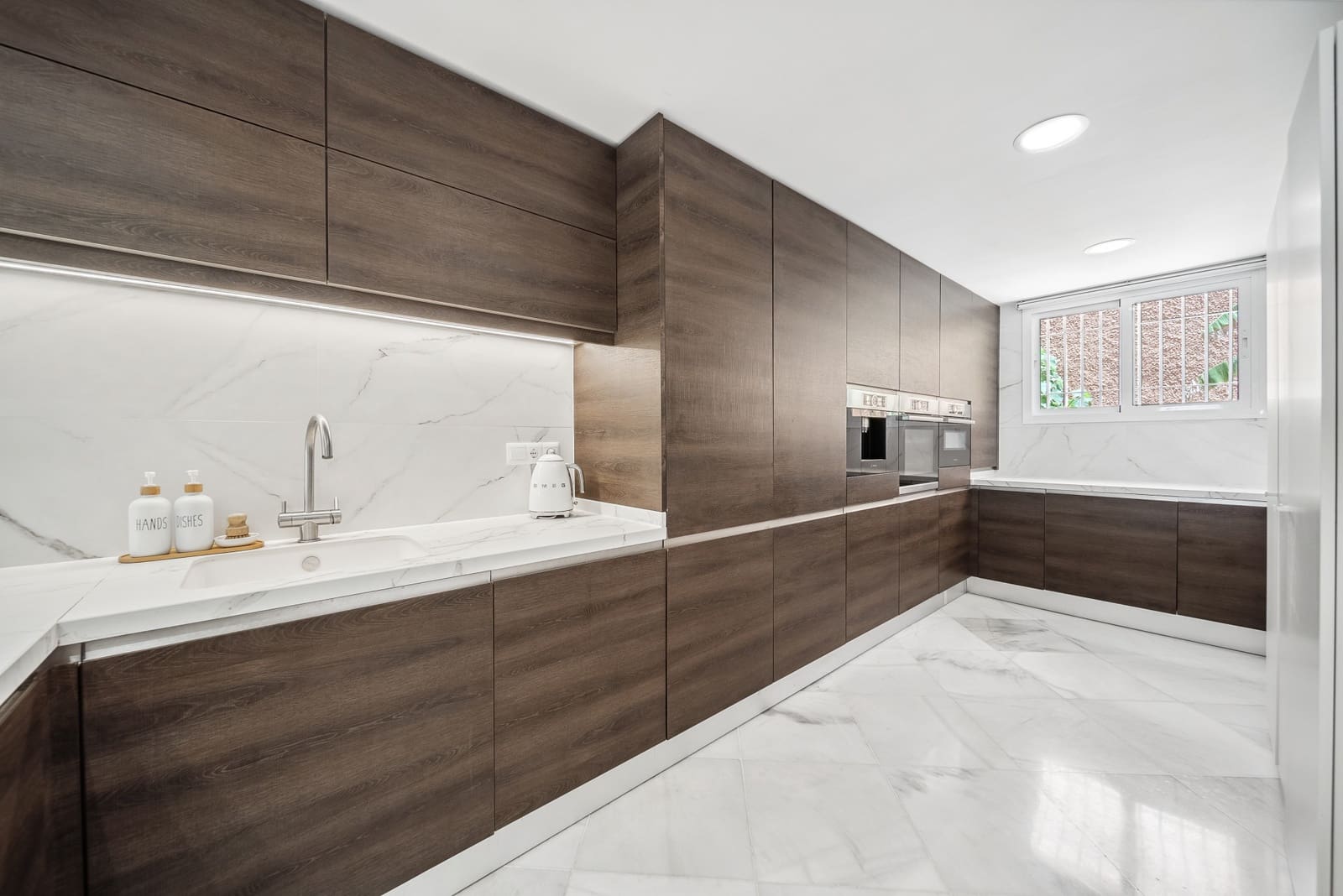 3 soveværelse Byhus til salg i Nueva Andalucia med swimmingpool garage - € 675.000 (Ref: 8339618)