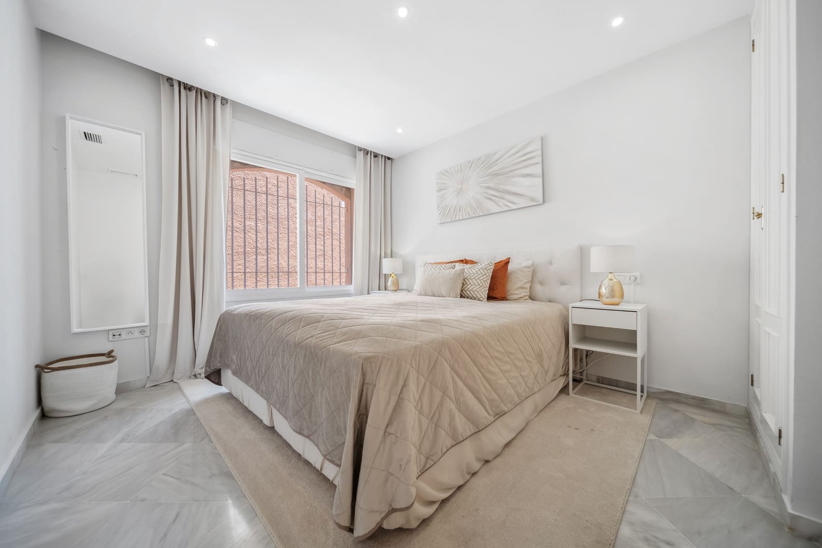 3 soveværelse Byhus til salg i Nueva Andalucia med swimmingpool garage - € 675.000 (Ref: 8339618)