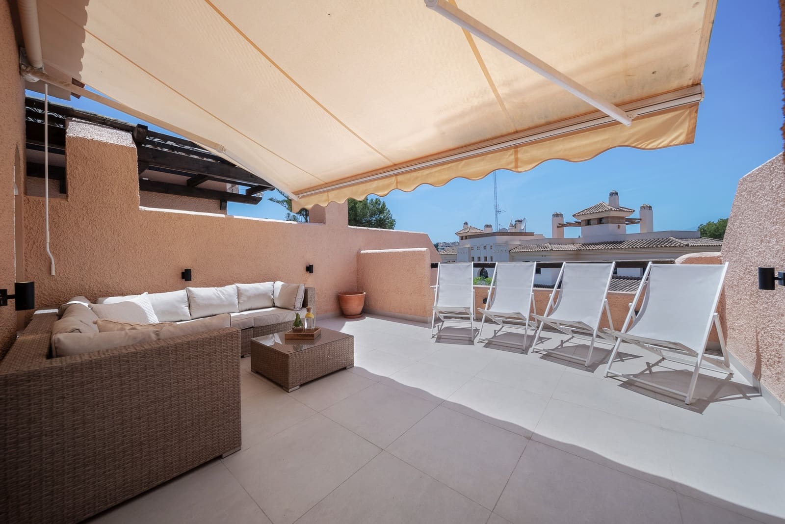 3 soveværelse Byhus til salg i Nueva Andalucia med swimmingpool garage - € 675.000 (Ref: 8339618)