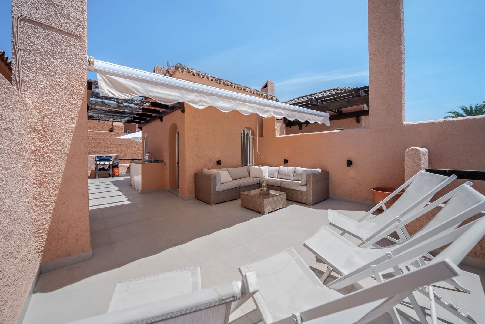 3 soveværelse Byhus til salg i Nueva Andalucia med swimmingpool garage - € 675.000 (Ref: 8339618)