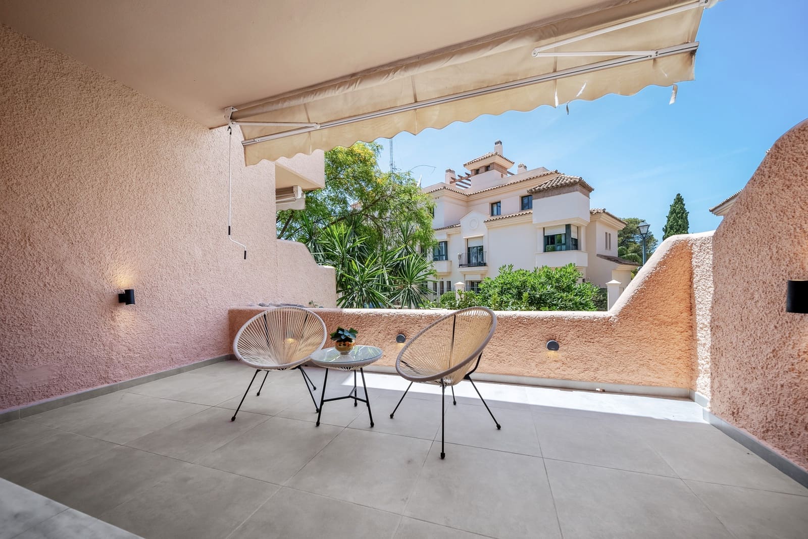 3 soveværelse Byhus til salg i Nueva Andalucia med swimmingpool garage - € 675.000 (Ref: 8339618)