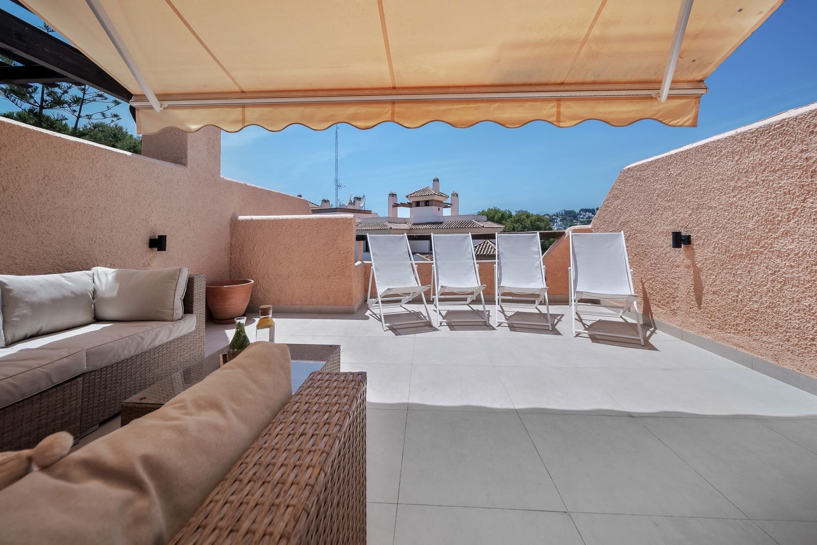 3 soveværelse Byhus til salg i Nueva Andalucia med swimmingpool garage - € 675.000 (Ref: 8339618)