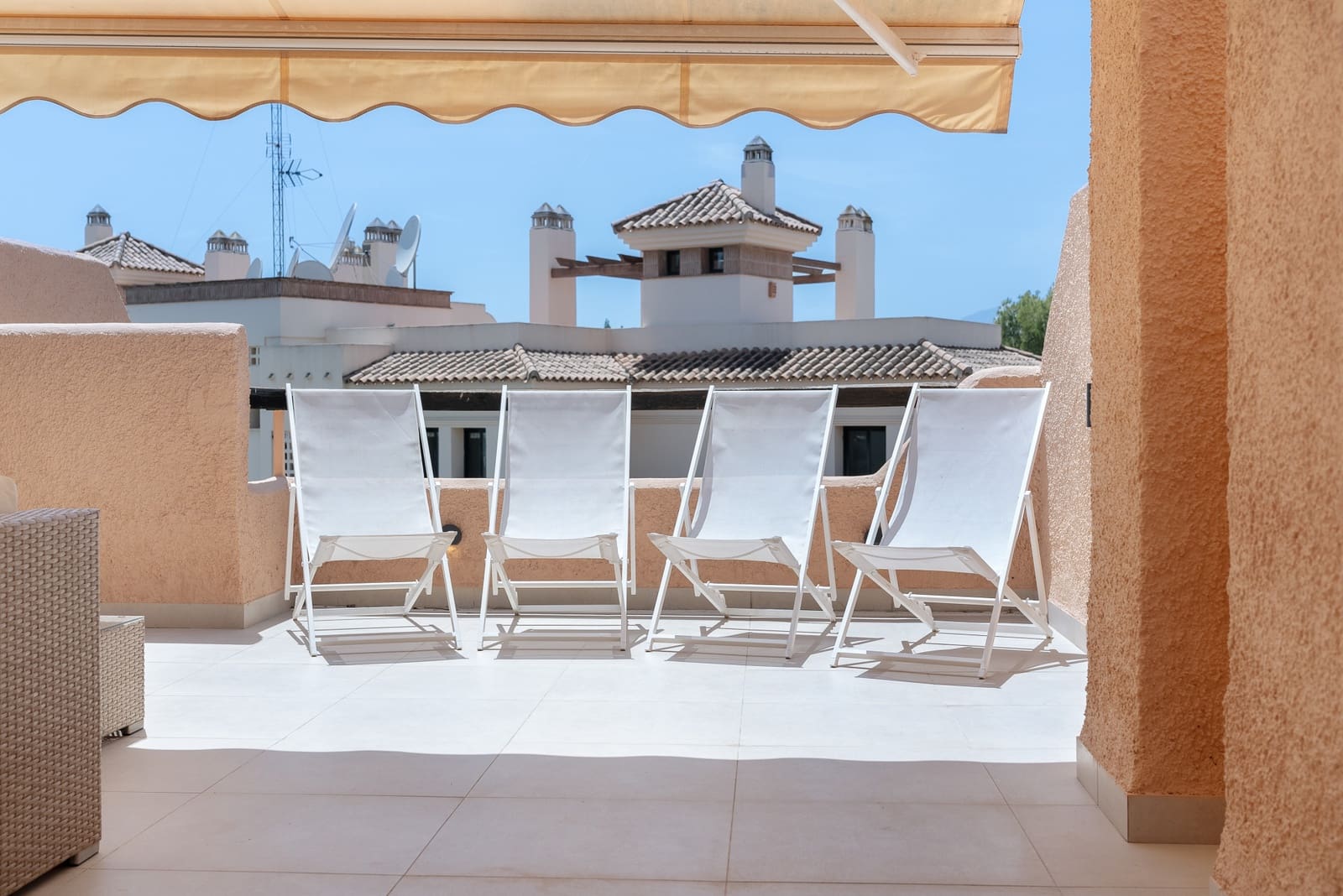 3 soveværelse Byhus til salg i Nueva Andalucia med swimmingpool garage - € 675.000 (Ref: 8339618)