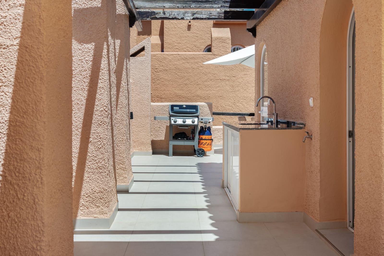 3 soveværelse Byhus til salg i Nueva Andalucia med swimmingpool garage - € 675.000 (Ref: 8339618)