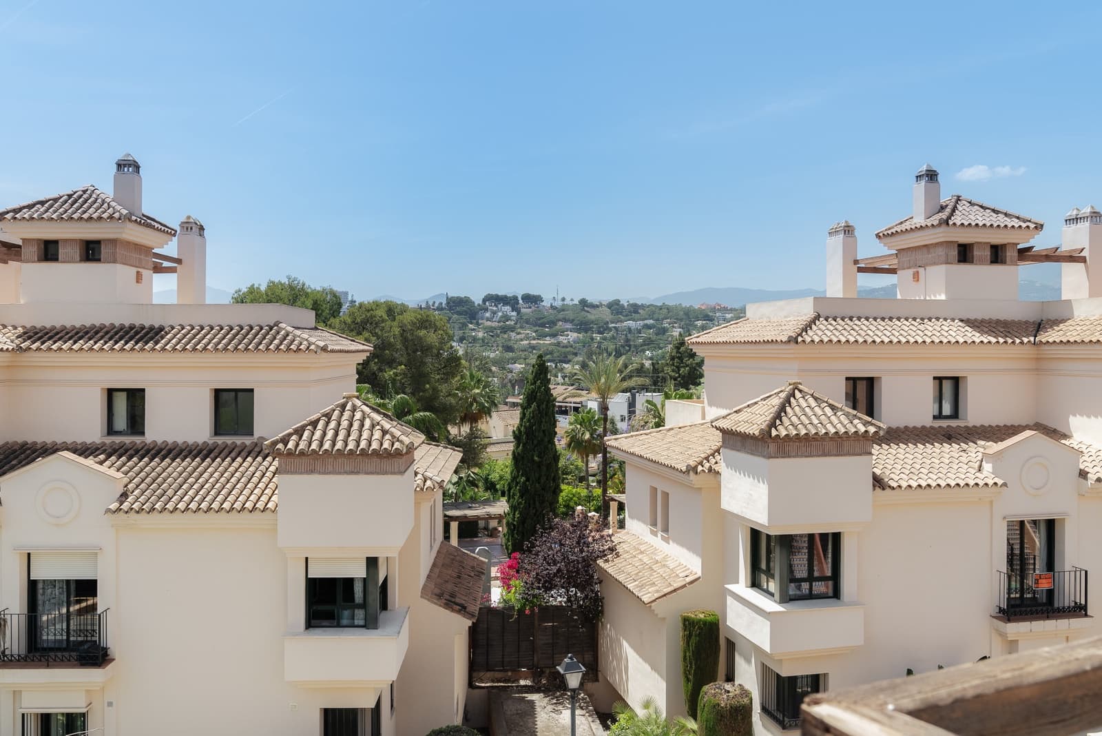 3 soveværelse Byhus til salg i Nueva Andalucia med swimmingpool garage - € 675.000 (Ref: 8339618)