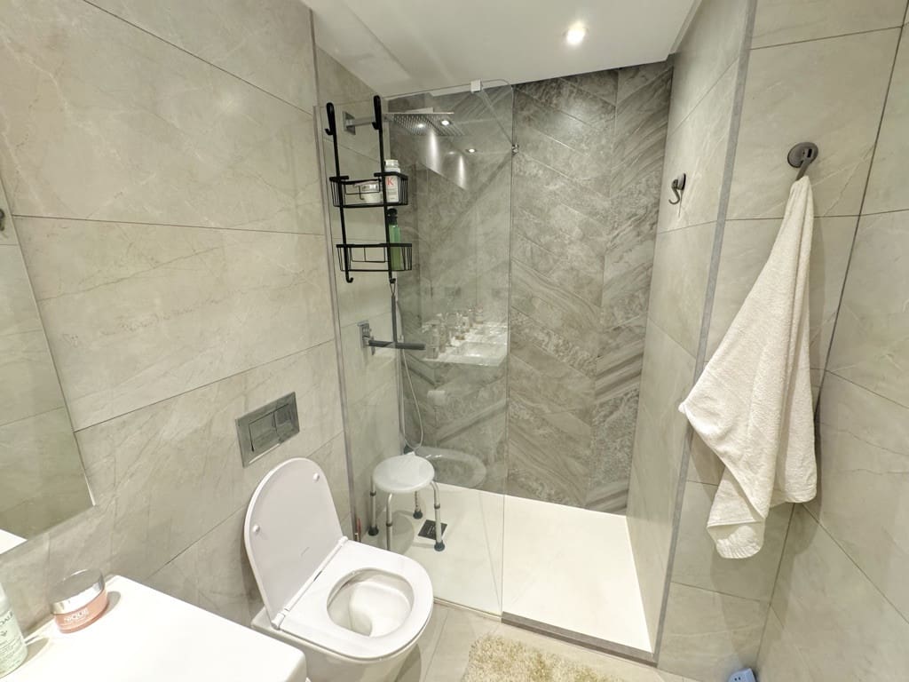 3 bedroom Apartment for sale in Benahavis with pool garage - € 750,000 (Ref: 8434276)