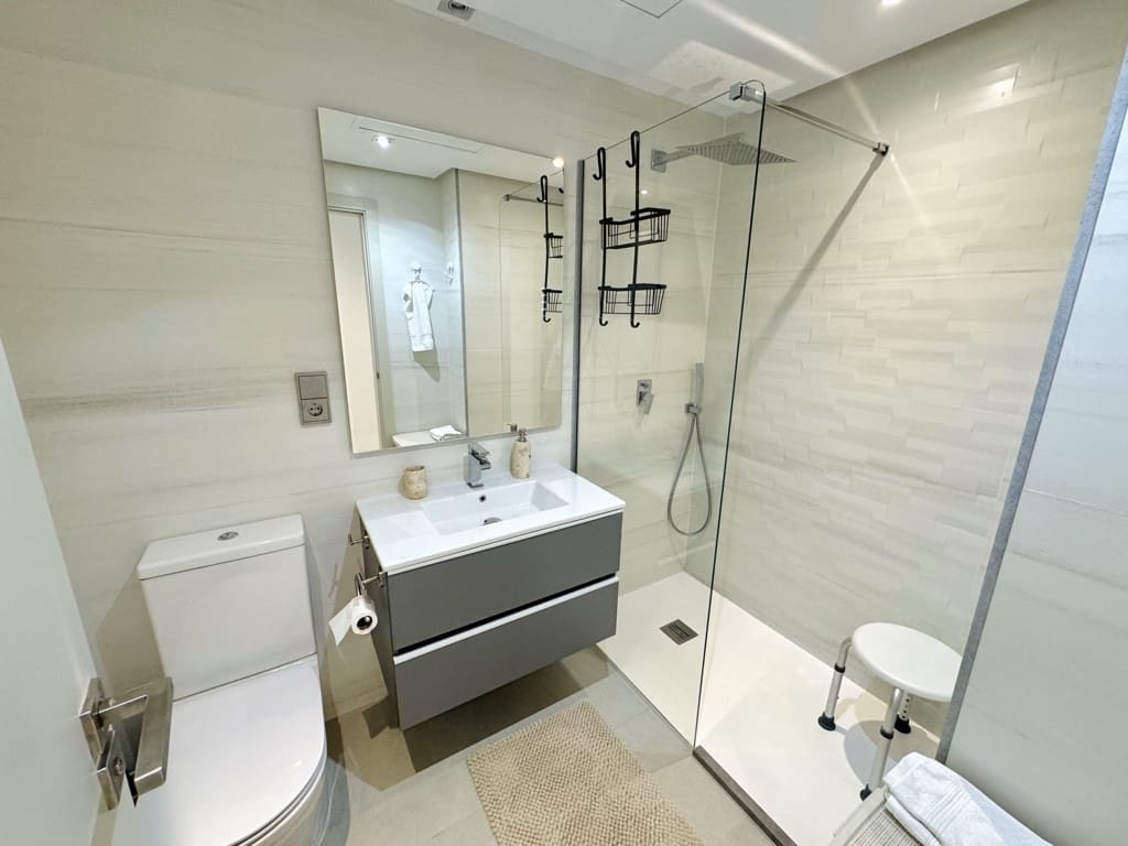 3 bedroom Apartment for sale in Benahavis with pool garage - € 750,000 (Ref: 8434276)