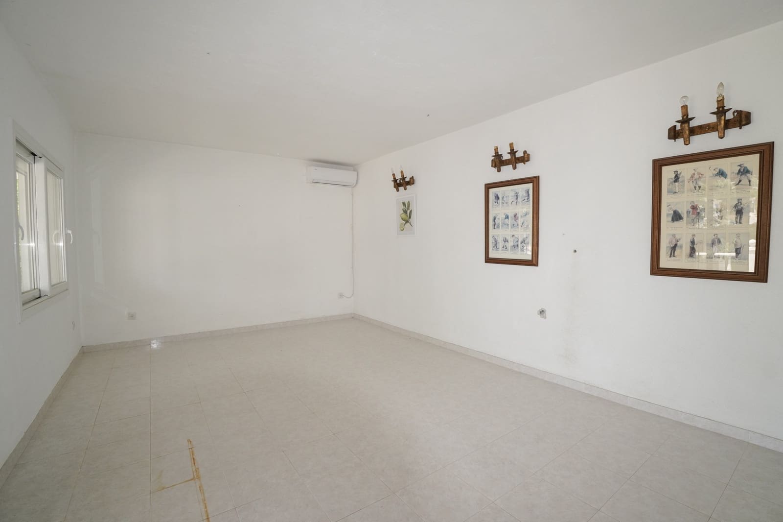 4 slaapkamer Villa te koop in Nueva Andalucia met zwembad garage - € 995.000 (Ref: 8489053)
