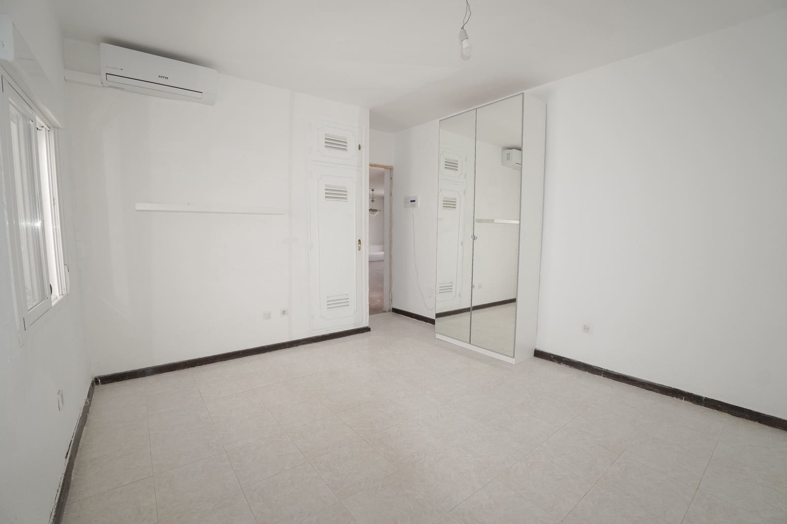 4 slaapkamer Villa te koop in Nueva Andalucia met zwembad garage - € 995.000 (Ref: 8489053)
