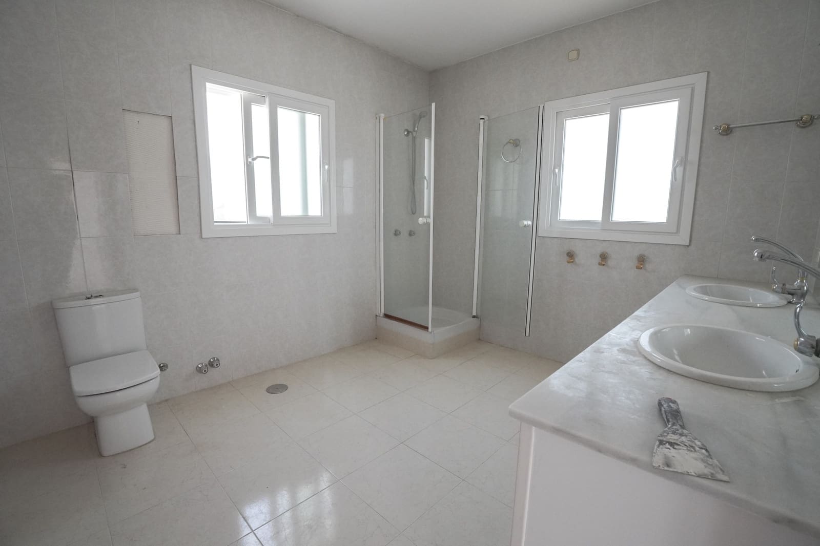 4 slaapkamer Villa te koop in Nueva Andalucia met zwembad garage - € 995.000 (Ref: 8489053)