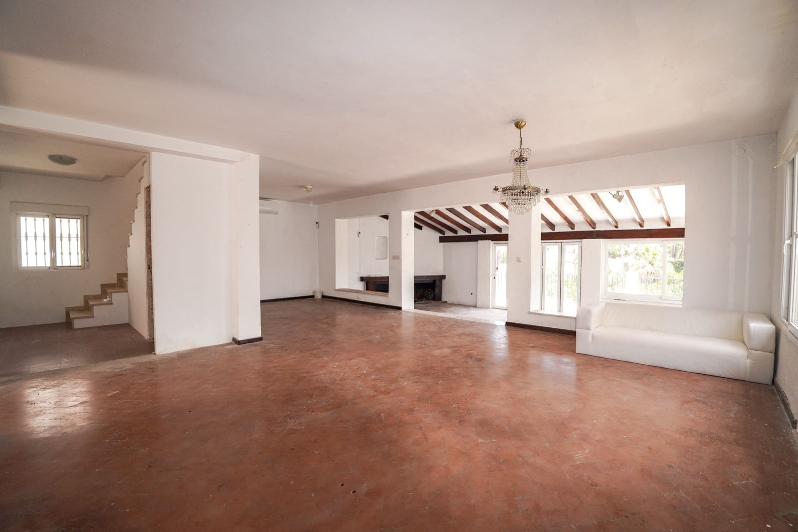 4 slaapkamer Villa te koop in Nueva Andalucia met zwembad garage - € 995.000 (Ref: 8489053)