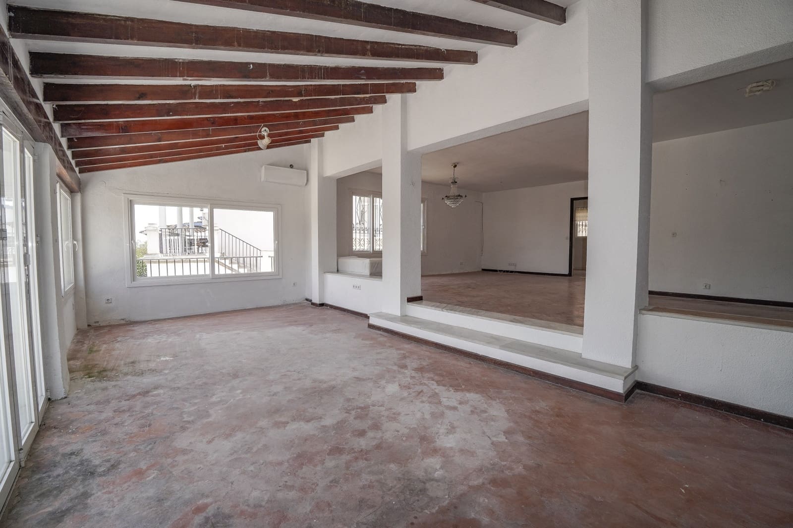 4 slaapkamer Villa te koop in Nueva Andalucia met zwembad garage - € 995.000 (Ref: 8489053)