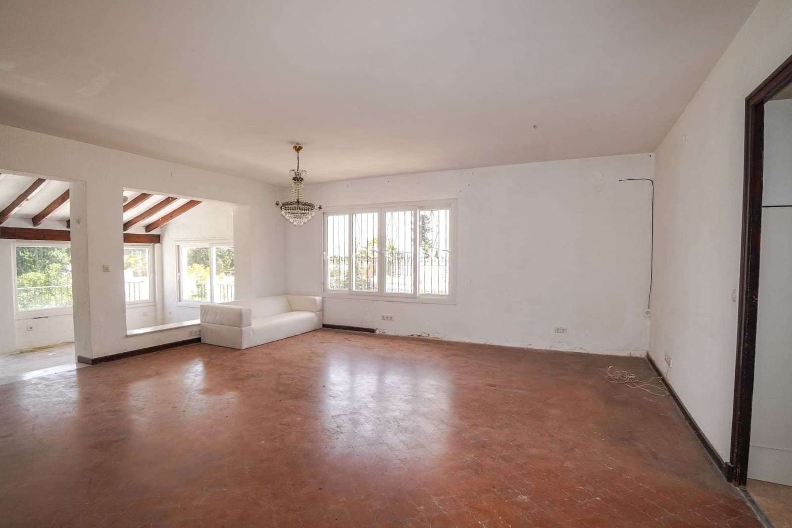 4 slaapkamer Villa te koop in Nueva Andalucia met zwembad garage - € 995.000 (Ref: 8489053)