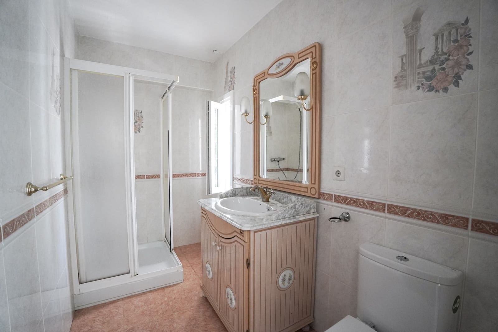 4 slaapkamer Villa te koop in Nueva Andalucia met zwembad garage - € 995.000 (Ref: 8489053)