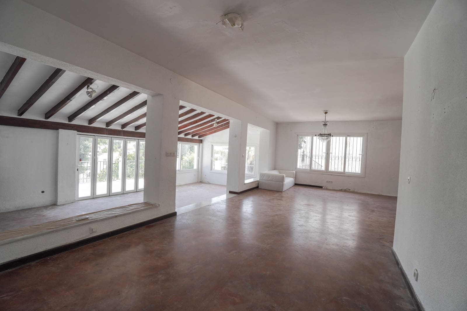 4 slaapkamer Villa te koop in Nueva Andalucia met zwembad garage - € 995.000 (Ref: 8489053)