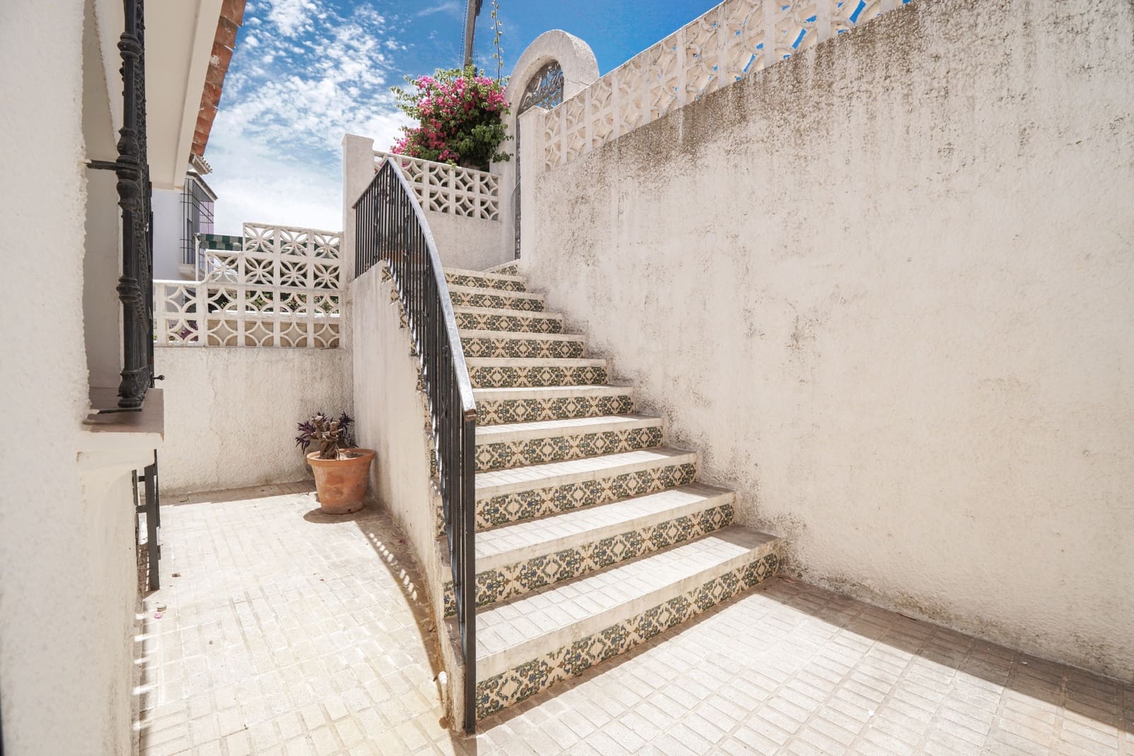 4 slaapkamer Villa te koop in Nueva Andalucia met zwembad garage - € 995.000 (Ref: 8489053)