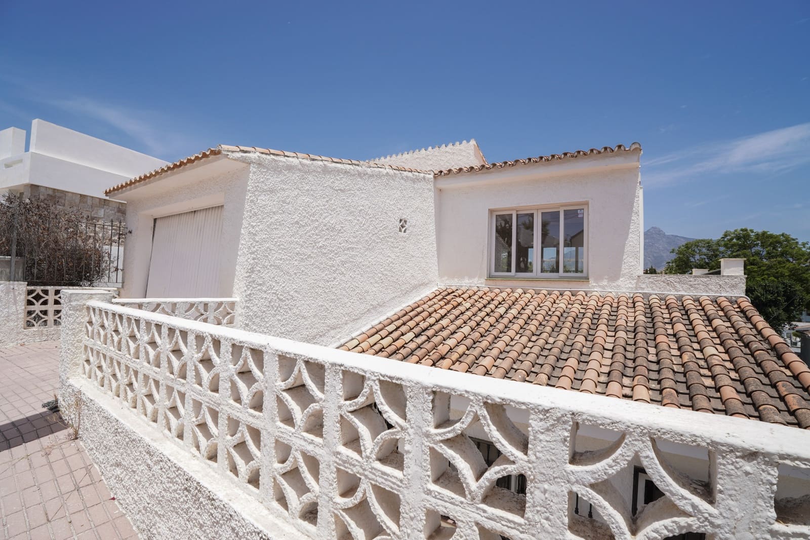 4 slaapkamer Villa te koop in Nueva Andalucia met zwembad garage - € 995.000 (Ref: 8489053)