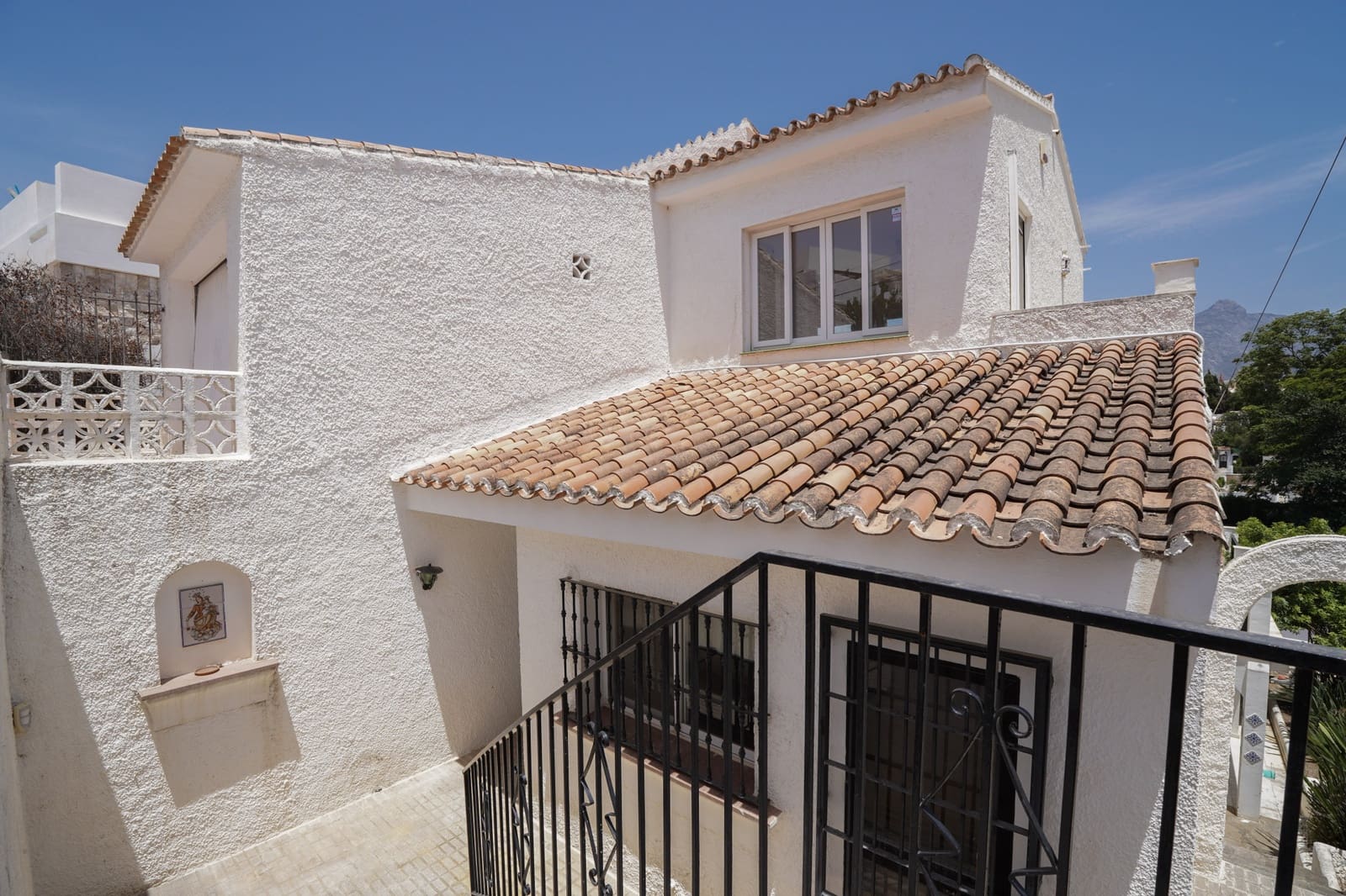 4 slaapkamer Villa te koop in Nueva Andalucia met zwembad garage - € 995.000 (Ref: 8489053)