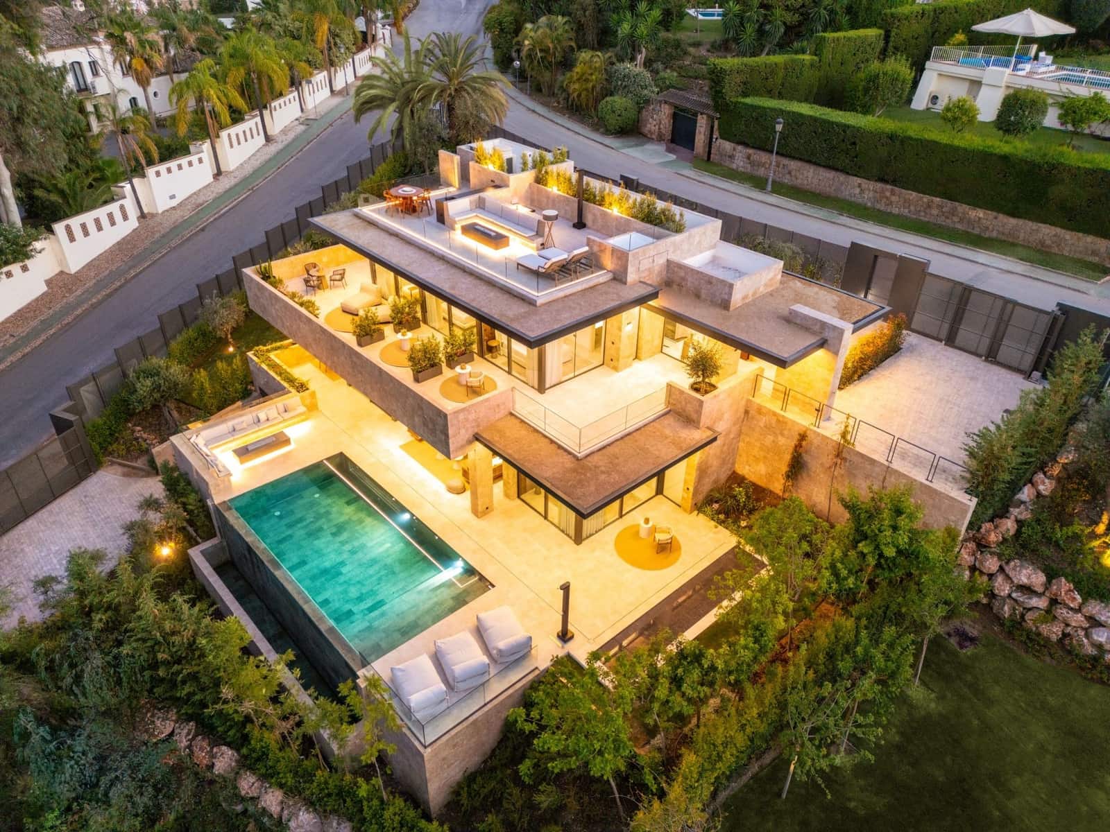 5 bedroom Villa for sale in Marbella with pool garage - € 4,375,000 (Ref: 8601875)