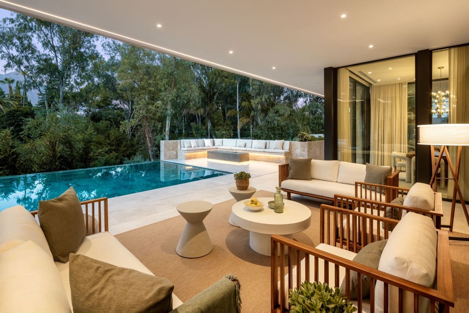 5 bedroom Villa for sale in Marbella with pool garage - € 4,375,000 (Ref: 8601875)