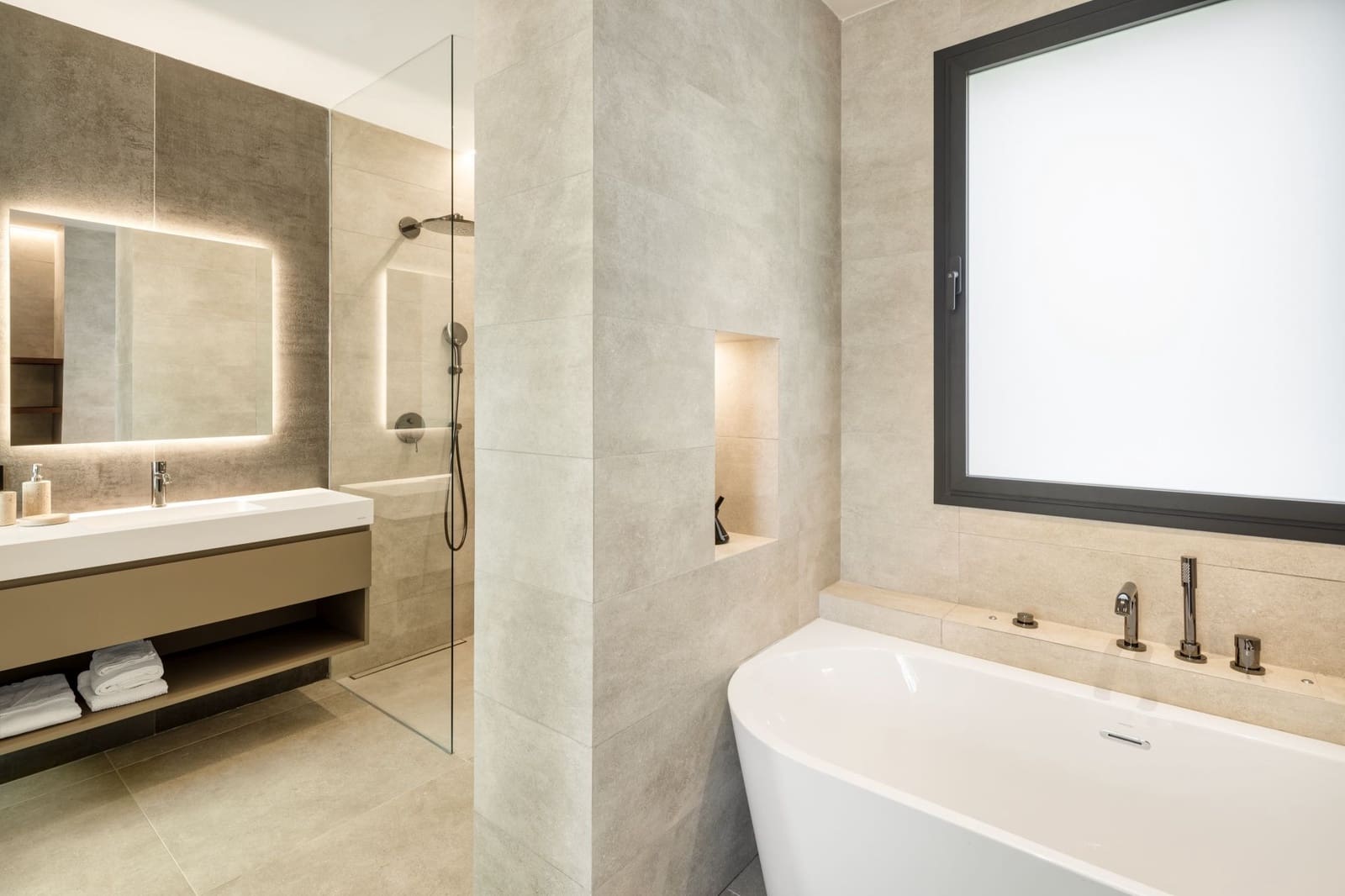 5 bedroom Villa for sale in Marbella with pool garage - € 4,375,000 (Ref: 8601875)